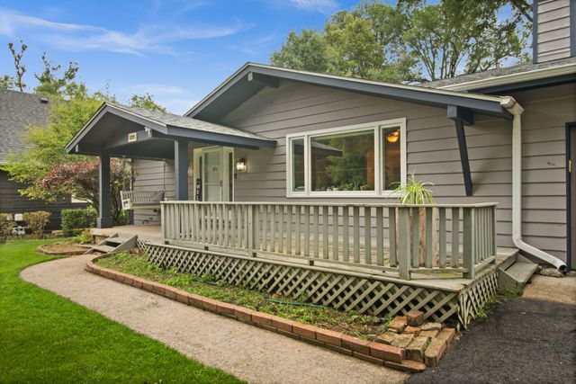 1225 Winaki Trail, Algonquin, IL 60102