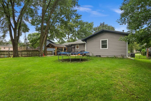 1225 Winaki Trail, Algonquin, IL 60102