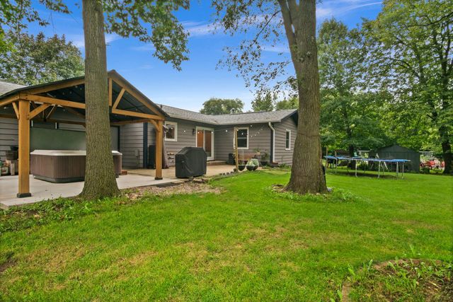 1225 Winaki Trail, Algonquin, IL 60102