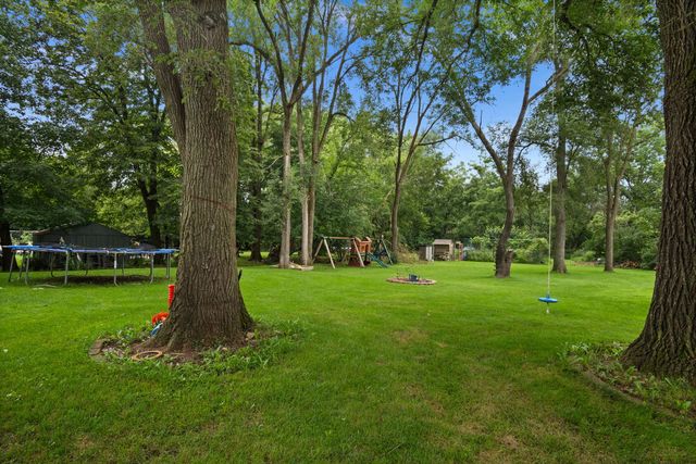 1225 Winaki Trail, Algonquin, IL 60102