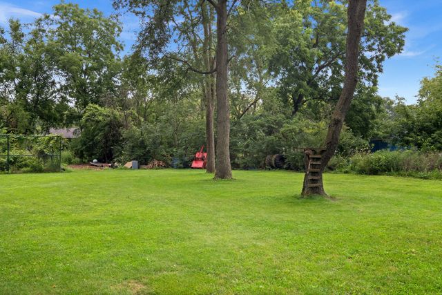 1225 Winaki Trail, Algonquin, IL 60102