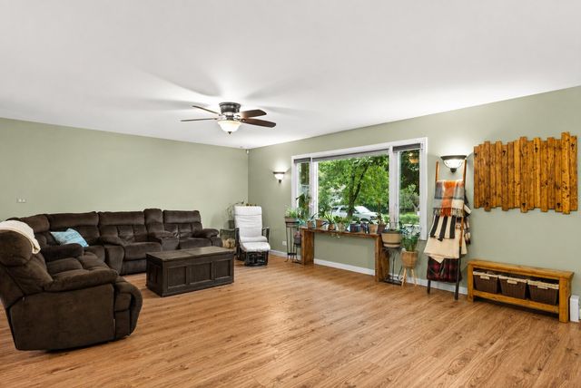 1225 Winaki Trail, Algonquin, IL 60102