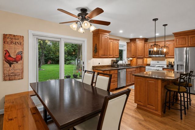 1225 Winaki Trail, Algonquin, IL 60102