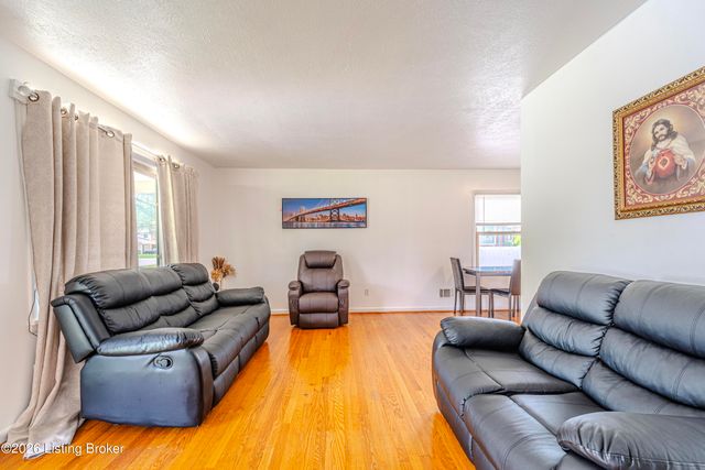 6102 W Pages Ln, Louisville, KY 40258