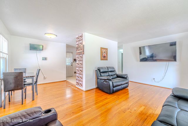 6102 W Pages Ln, Louisville, KY 40258