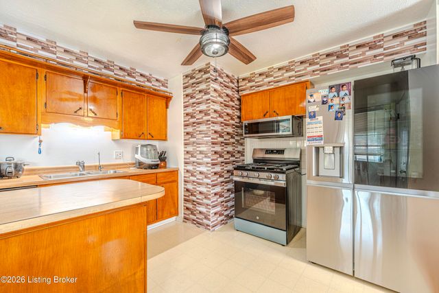 6102 W Pages Ln, Louisville, KY 40258