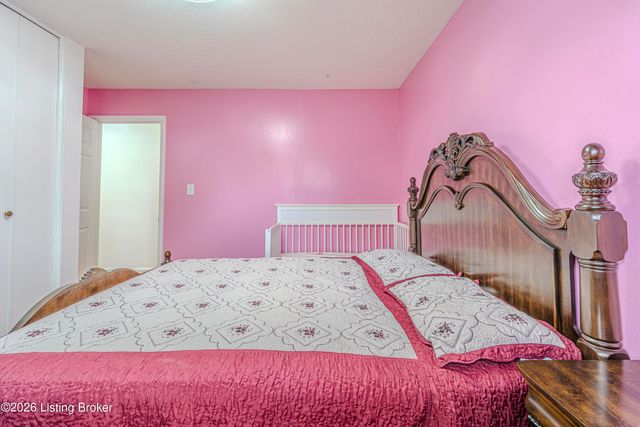 6102 W Pages Ln, Louisville, KY 40258