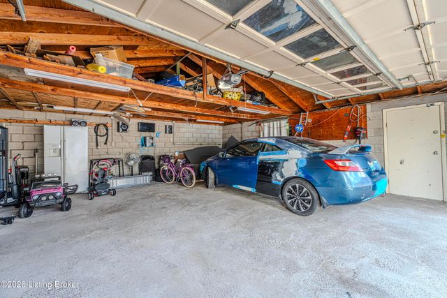 6102 W Pages Ln, Louisville, KY 40258