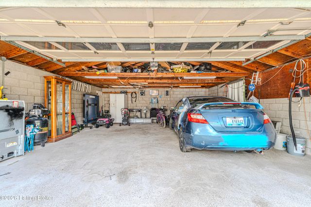 6102 W Pages Ln, Louisville, KY 40258