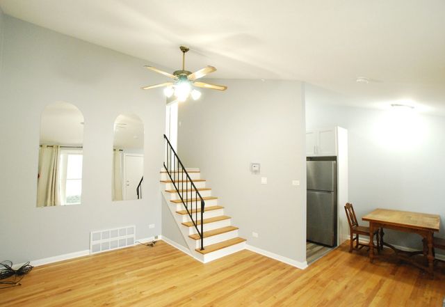417 W Stone Avenue B, Addison, IL 60101