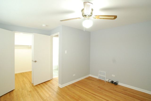 417 W Stone Avenue B, Addison, IL 60101