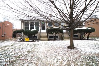 417 W Stone Avenue B, Addison, IL 60101