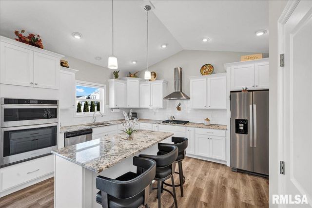 100 JOSEPH Court, Washington, IL 61571