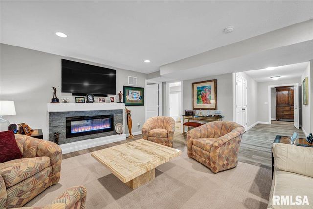 100 JOSEPH Court, Washington, IL 61571