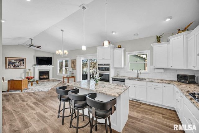 100 JOSEPH Court, Washington, IL 61571