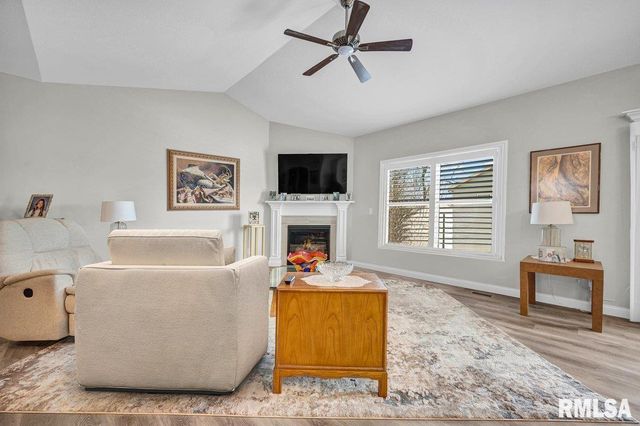 100 JOSEPH Court, Washington, IL 61571