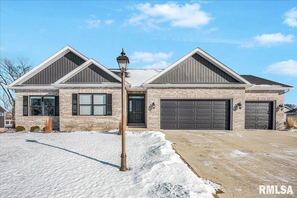 100 JOSEPH Court, Washington, IL 61571