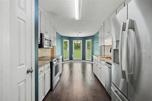 113 Colonial Ct, Lagrange, GA 30240