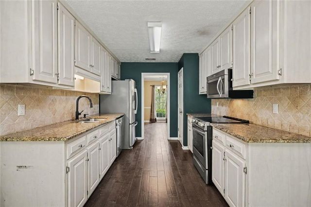 113 Colonial Ct, Lagrange, GA 30240