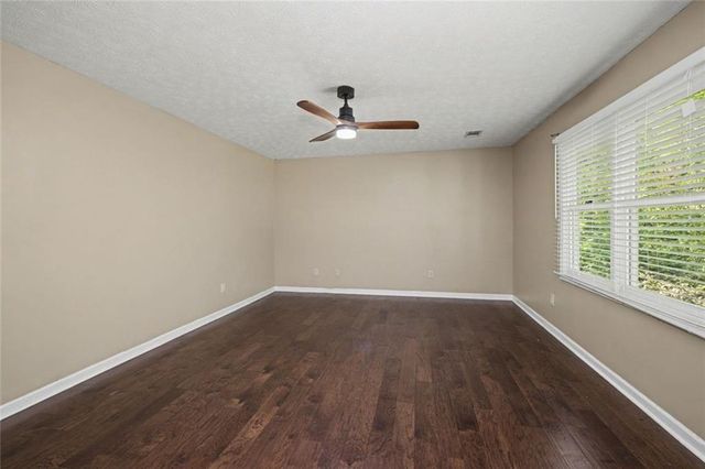 113 Colonial Ct, Lagrange, GA 30240