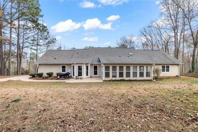 113 Colonial Ct, Lagrange, GA 30240