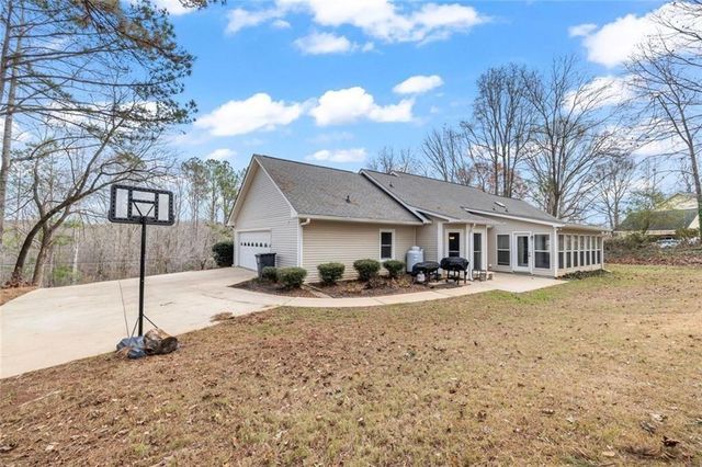 113 Colonial Ct, Lagrange, GA 30240
