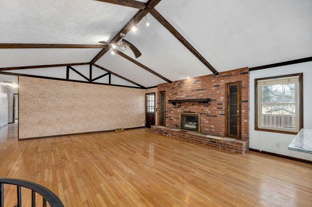 5663 S Farm Road 135, Springfield, MO 65810