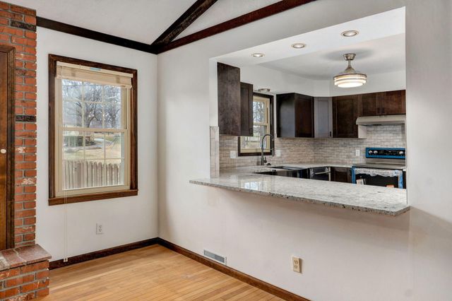 5663 S Farm Road 135, Springfield, MO 65810