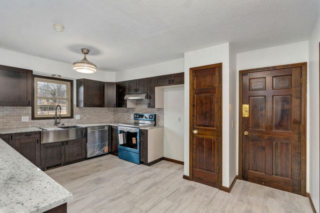 5663 S Farm Road 135, Springfield, MO 65810