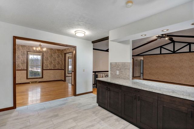 5663 S Farm Road 135, Springfield, MO 65810