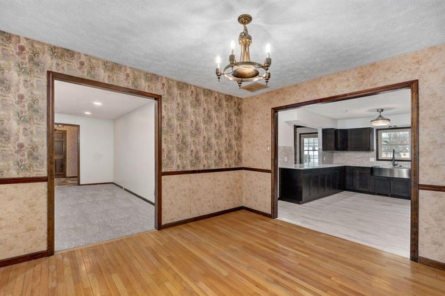 5663 S Farm Road 135, Springfield, MO 65810