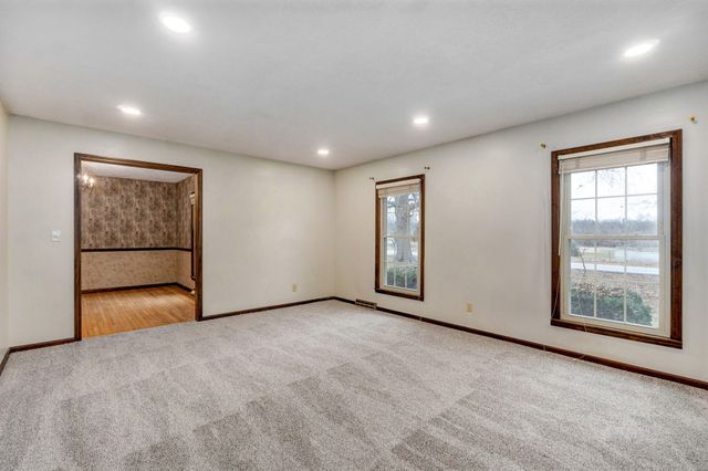 5663 S Farm Road 135, Springfield, MO 65810