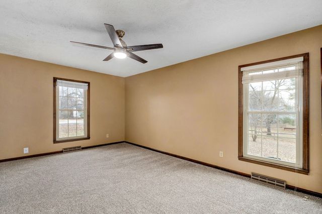 5663 S Farm Road 135, Springfield, MO 65810