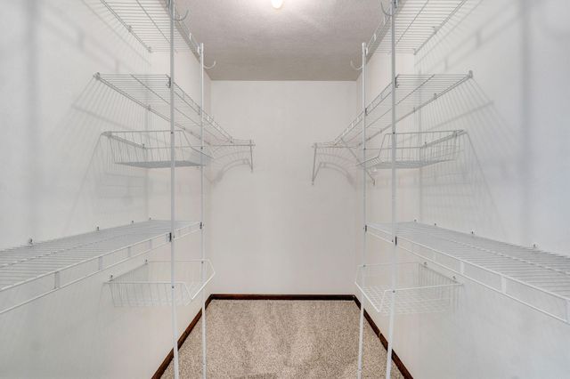 5663 S Farm Road 135, Springfield, MO 65810