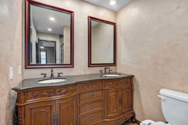 5663 S Farm Road 135, Springfield, MO 65810