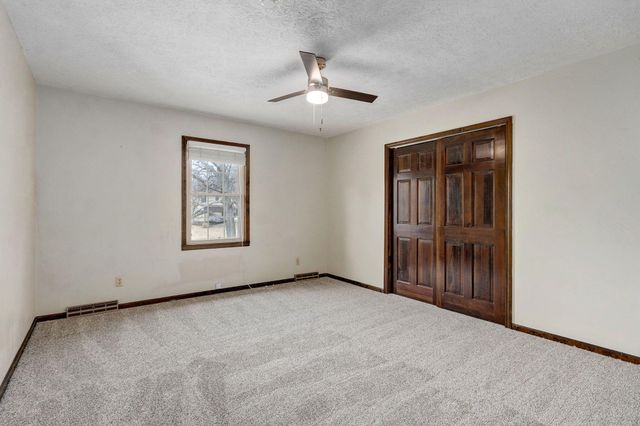 5663 S Farm Road 135, Springfield, MO 65810