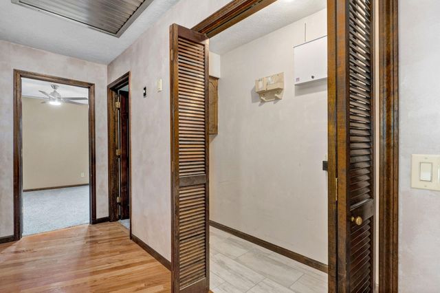 5663 S Farm Road 135, Springfield, MO 65810