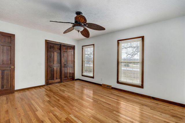 5663 S Farm Road 135, Springfield, MO 65810