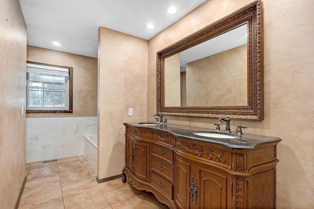 5663 S Farm Road 135, Springfield, MO 65810