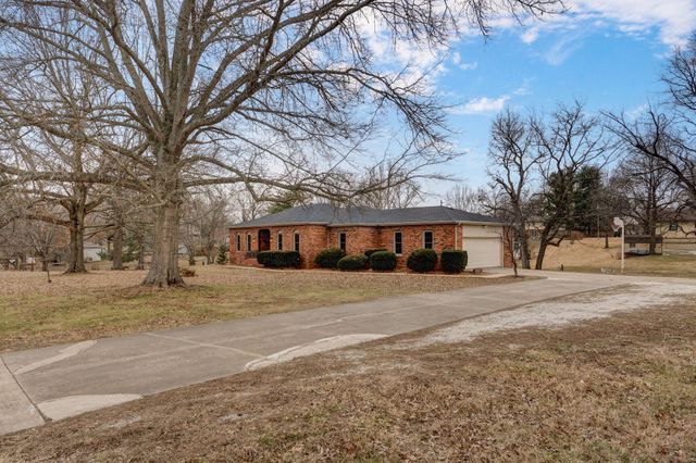5663 S Farm Road 135, Springfield, MO 65810