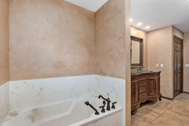 5663 S Farm Road 135, Springfield, MO 65810