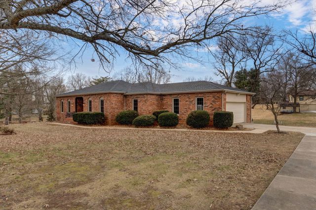 5663 S Farm Road 135, Springfield, MO 65810