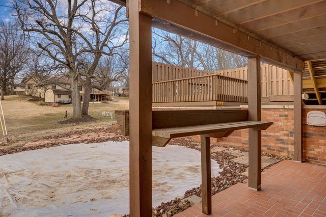 5663 S Farm Road 135, Springfield, MO 65810