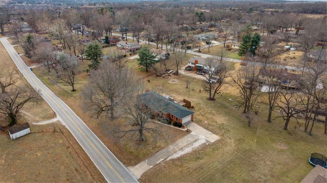 5663 S Farm Road 135, Springfield, MO 65810