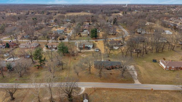 5663 S Farm Road 135, Springfield, MO 65810