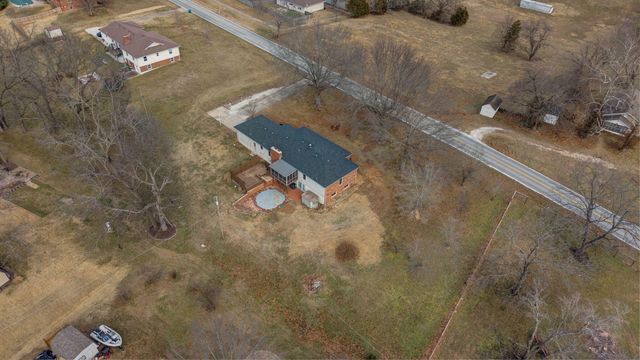 5663 S Farm Road 135, Springfield, MO 65810