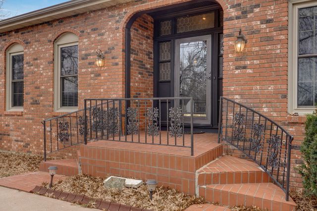 5663 S Farm Road 135, Springfield, MO 65810