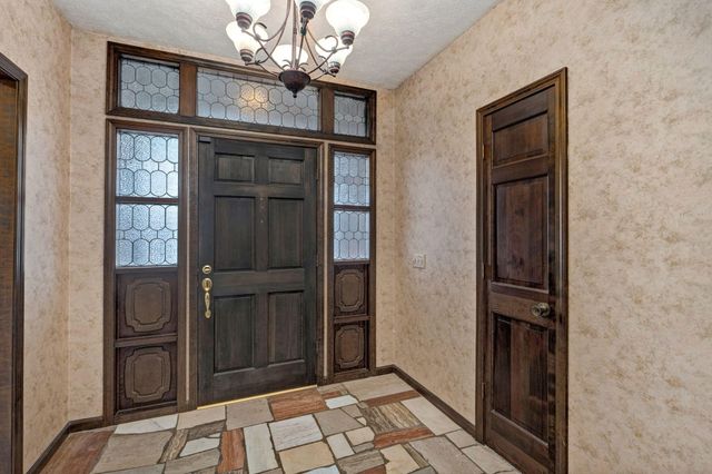 5663 S Farm Road 135, Springfield, MO 65810