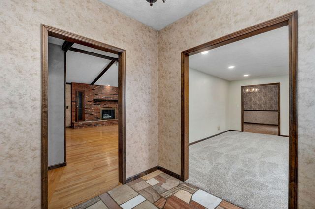 5663 S Farm Road 135, Springfield, MO 65810