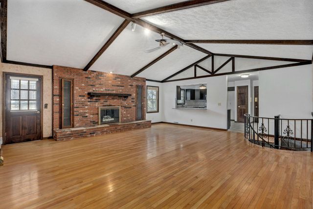 5663 S Farm Road 135, Springfield, MO 65810